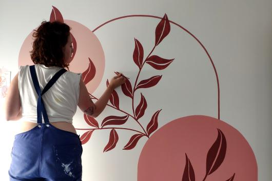 Fresque Estelle en cours de peinture