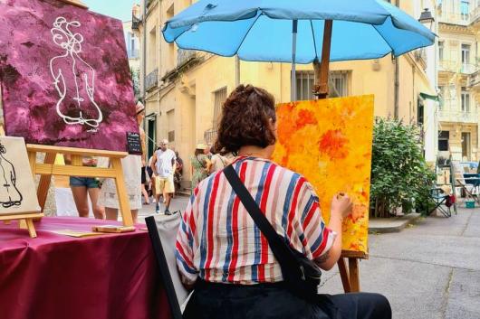 LMN travaillant sur la toile Tournesol 