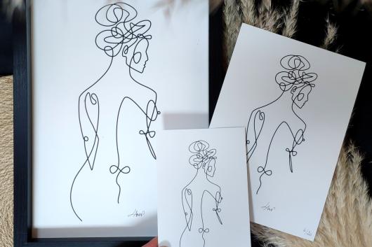 Femme de 3/4 arrière A4, A5 et carte postale